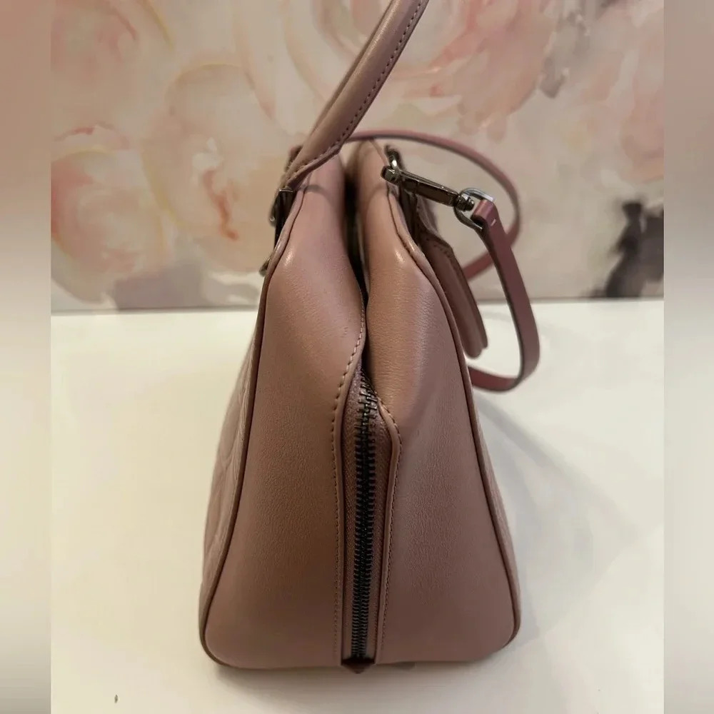 ! Carolina Herrera leather light pink Handbag - Picture 2 of 14